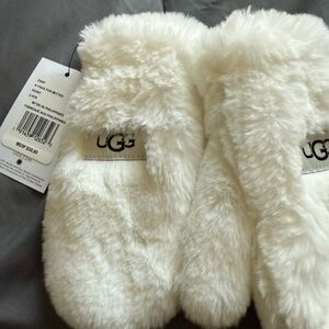 New UGG FAUX FUR MITTEN
2-4YR